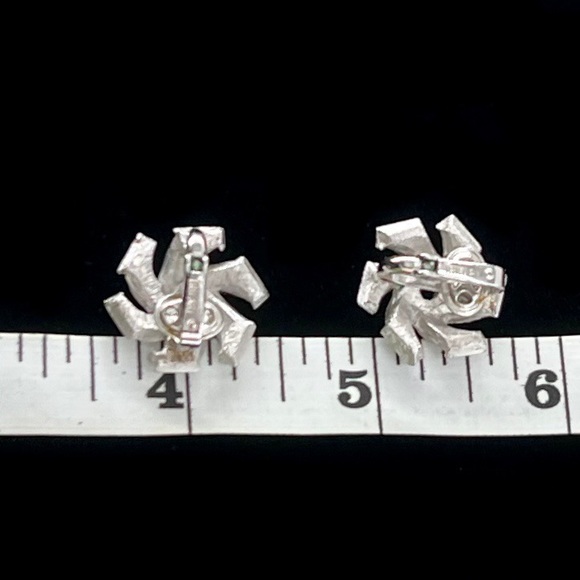 Vintage Trifari Silver Tone Clip on Earrings - Picture 2 of 4